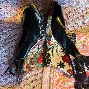 Steve Madden Black Floral Wedge Sandals